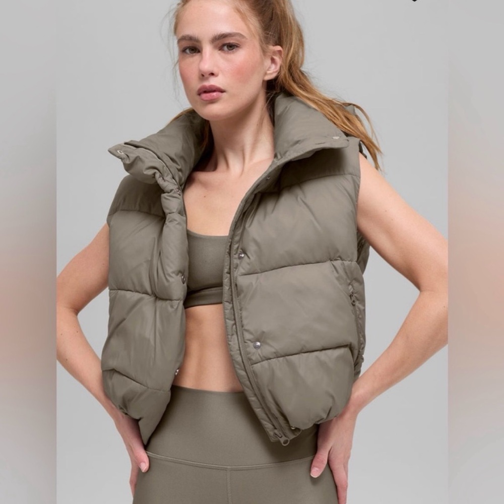 NWT ALO Yoga Gold Rush Puffer Vest in Light Cocoa XS